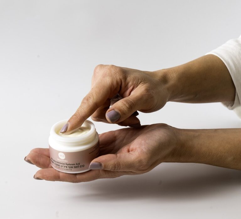 הכנת קרם פנים טבעית